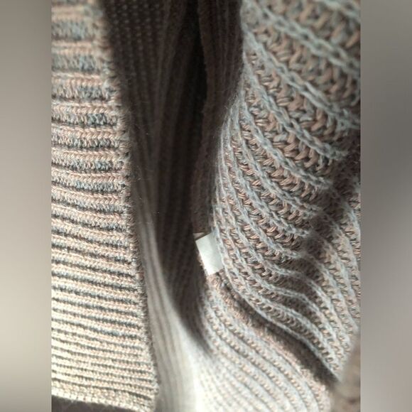 Eddie Bauer Women’s V-Neck Knit Sweater, Size small, Side Slits oversized - Picture 7 of 8